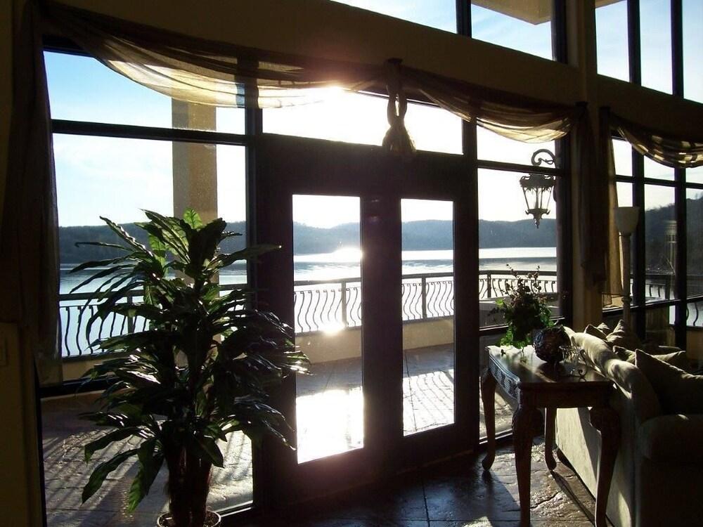D'Monaco Luxury Resort & Restaurant
