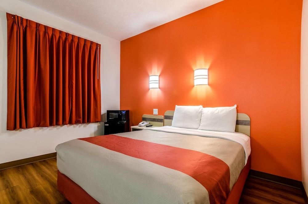Motel 6 Kearney