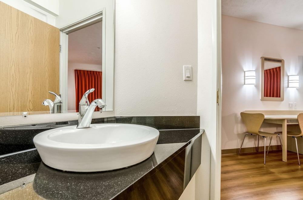 Motel 6 Kearney