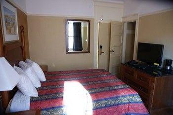 Yale Hotel