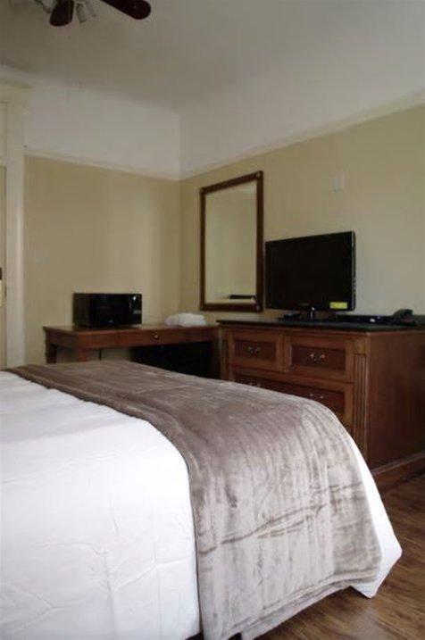 Yale Hotel