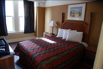 Yale Hotel