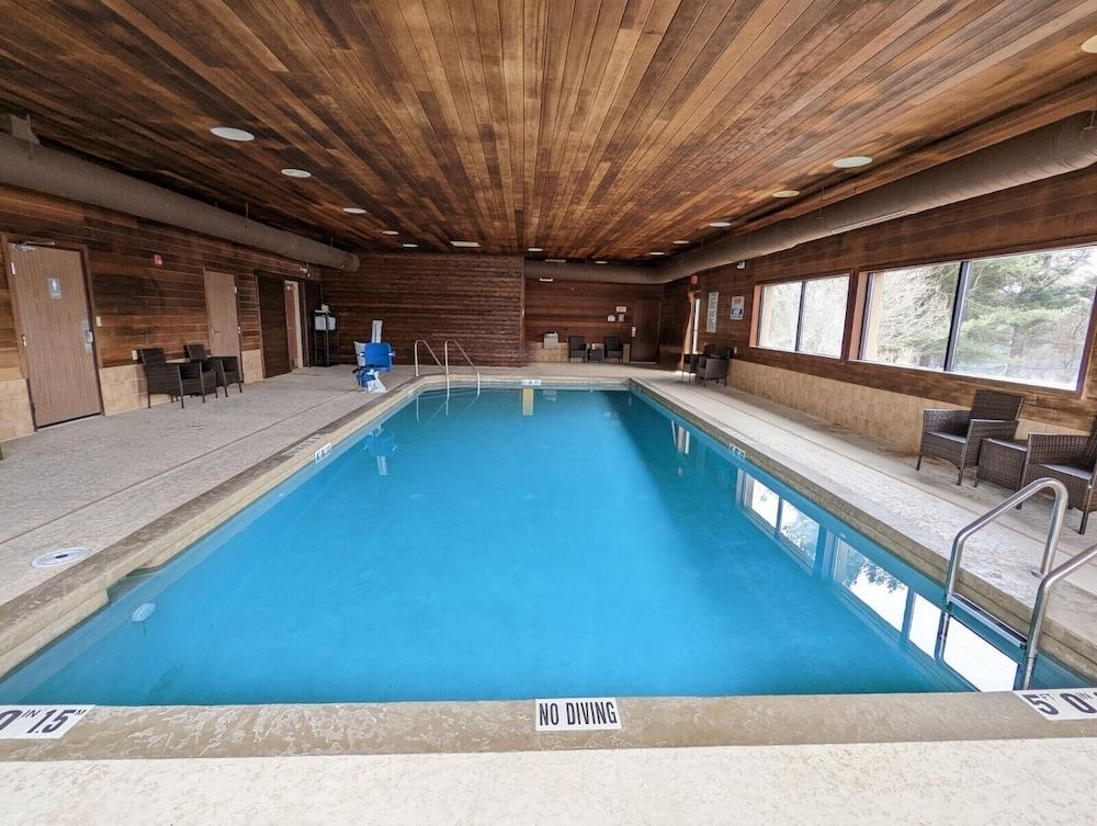 Boarders Inn And Suites