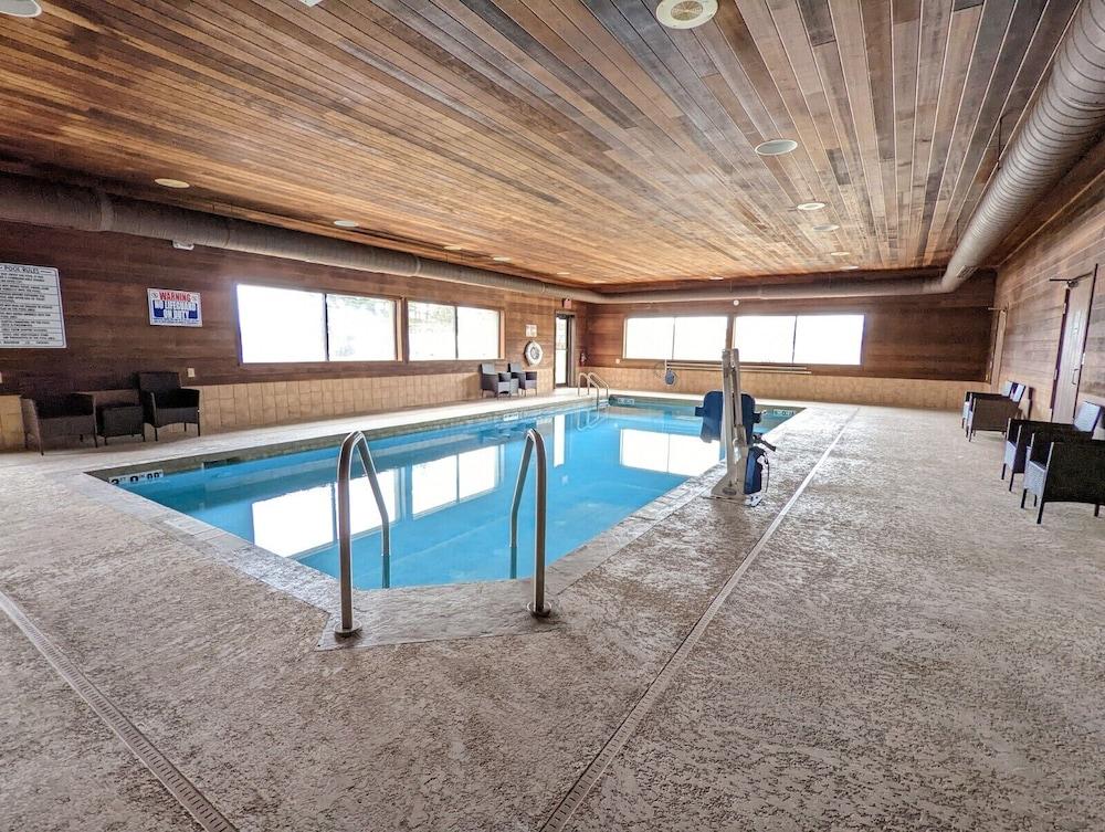 Boarders Inn And Suites