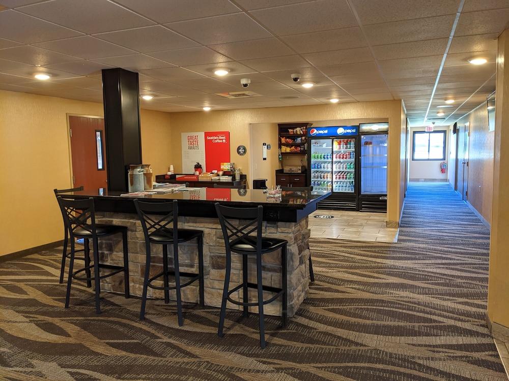 Boarders Inn And Suites