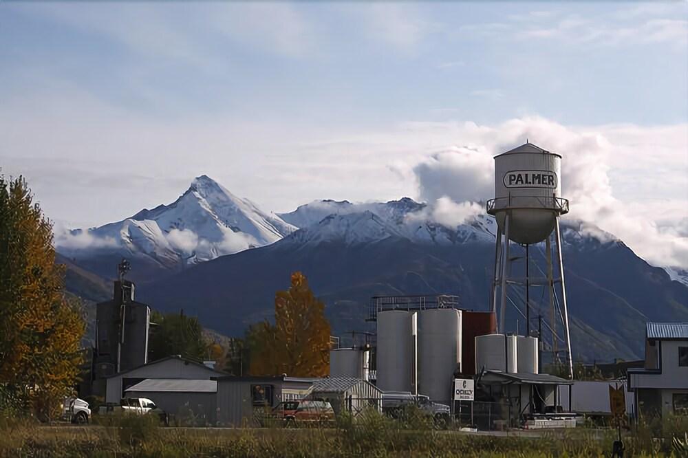 The Pioneer Motel