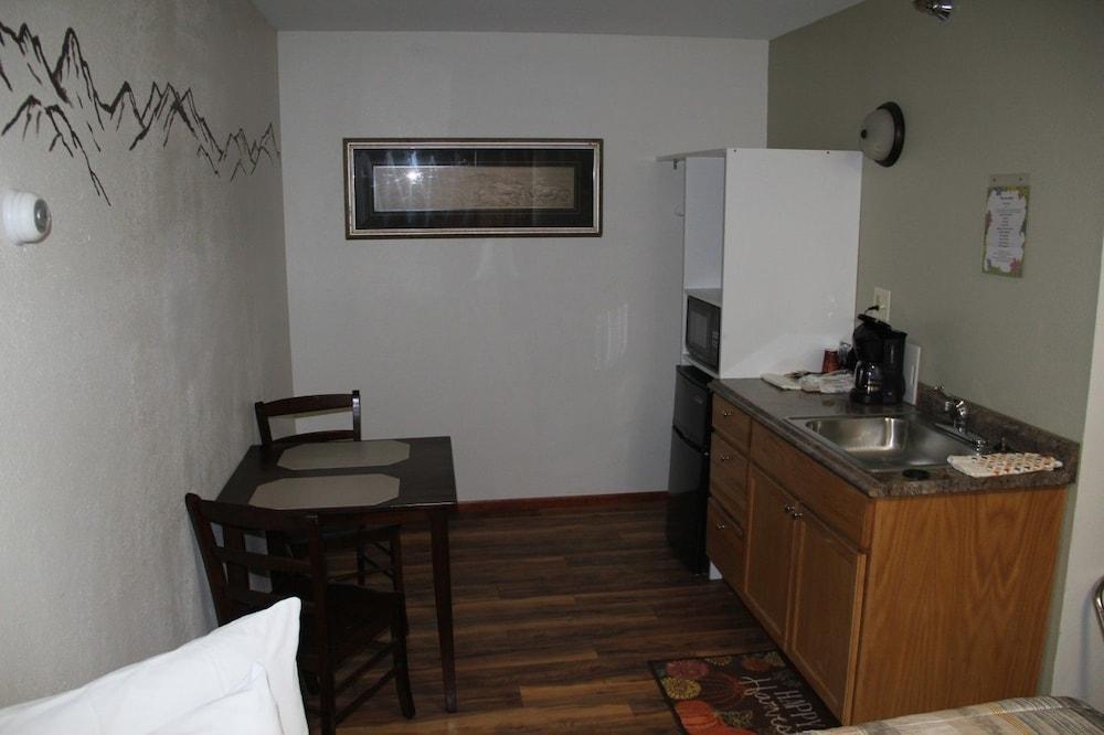 The Pioneer Motel