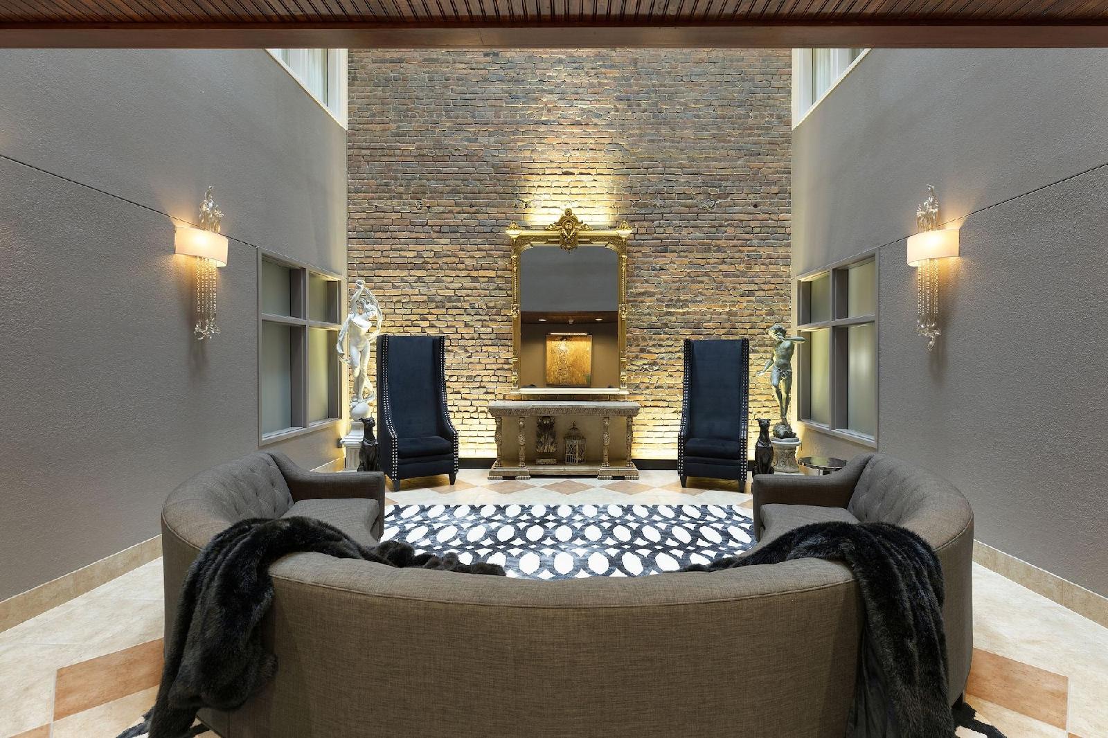 Des Lux Hotel