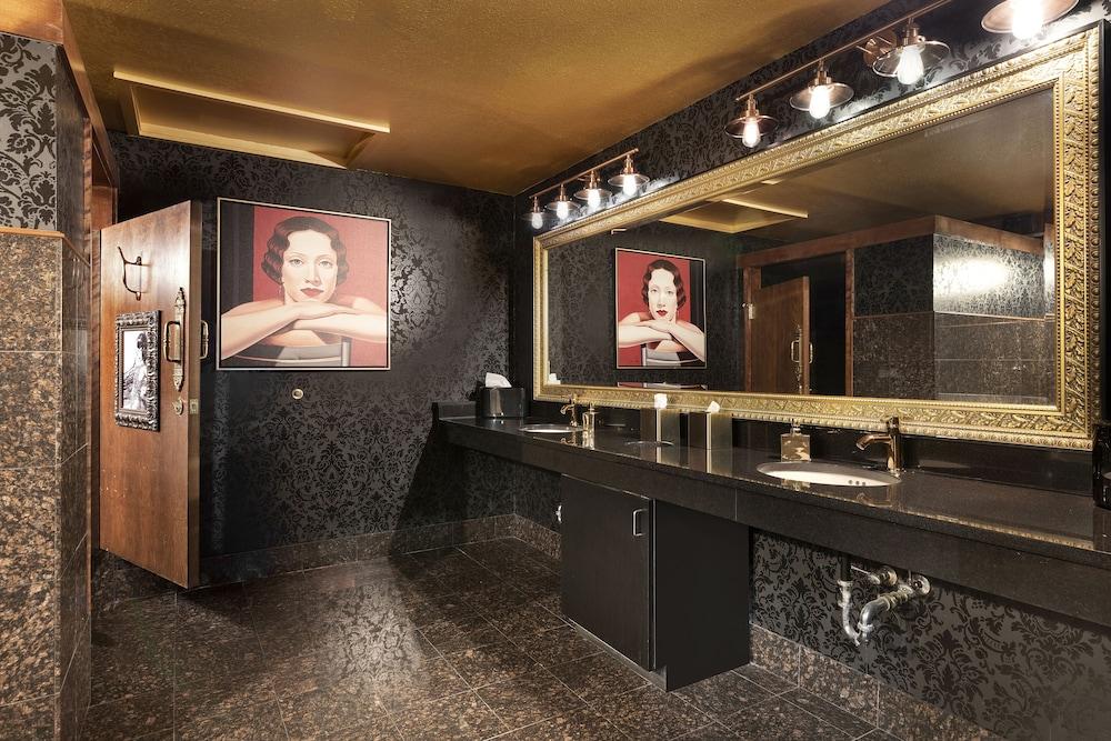 Des Lux Hotel