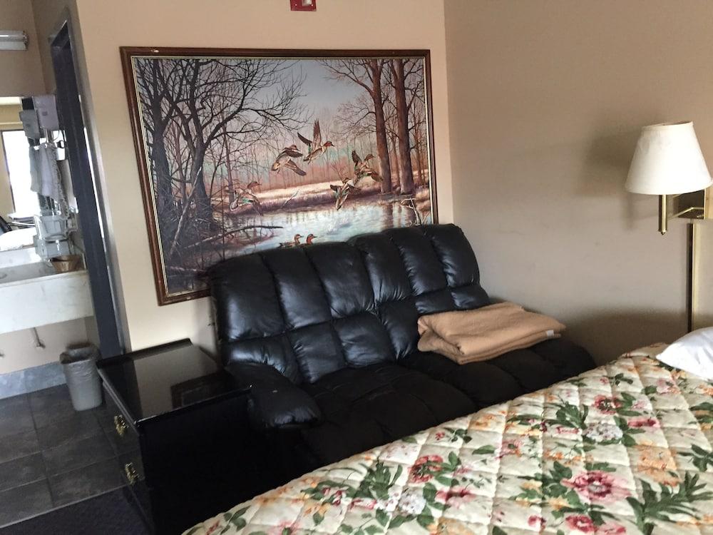 HighWay Inn