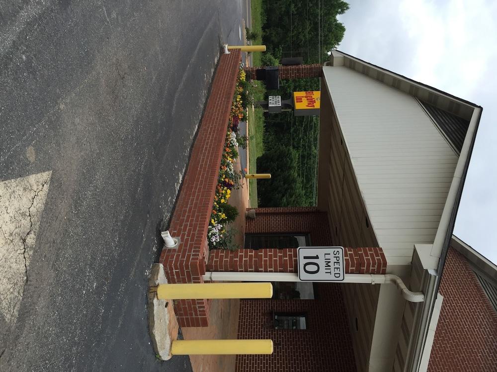 HighWay Inn