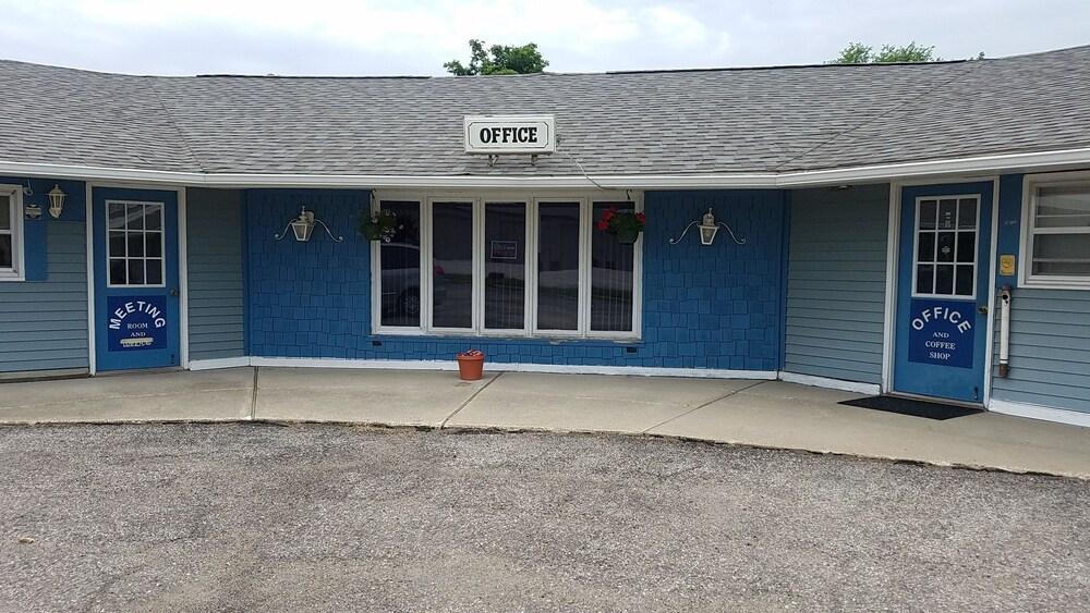 Burr Oak Motel