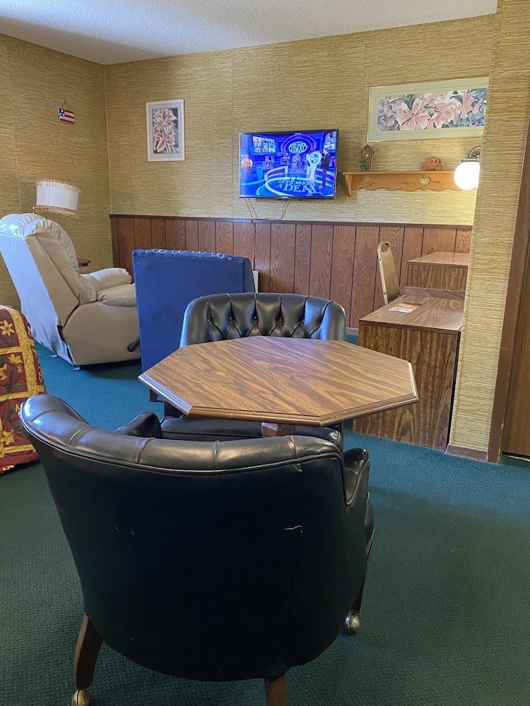 Burr Oak Motel