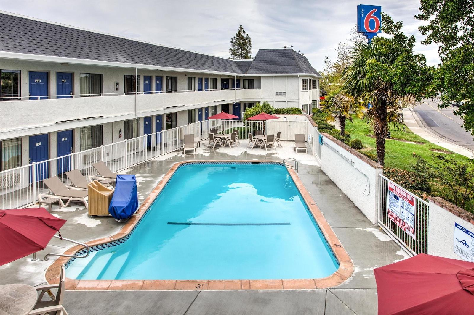 Motel 6