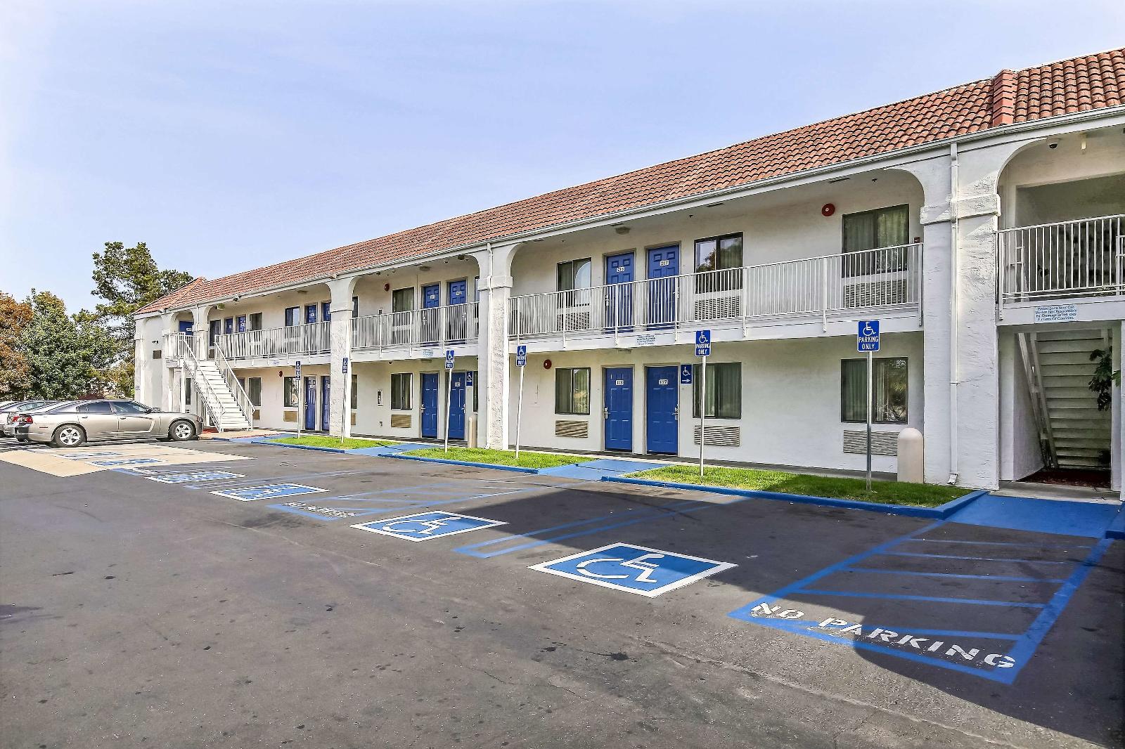 Motel 6 Pinole