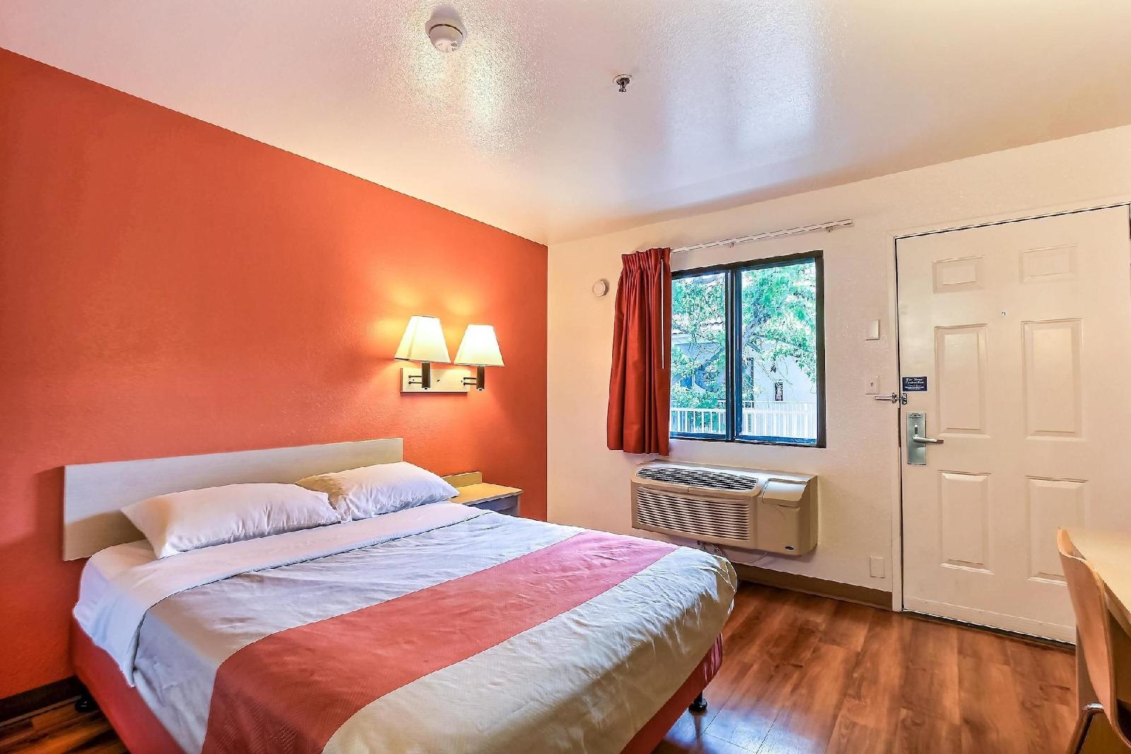 Motel 6 Pinole