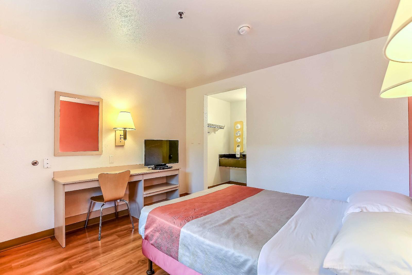 Motel 6 Pinole