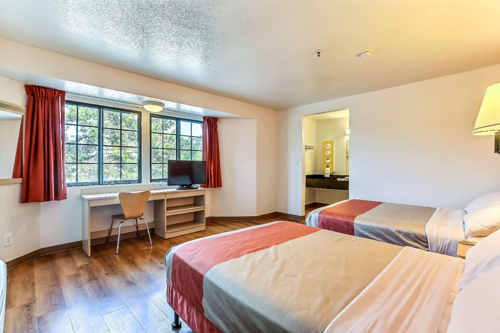 Motel 6 Pinole