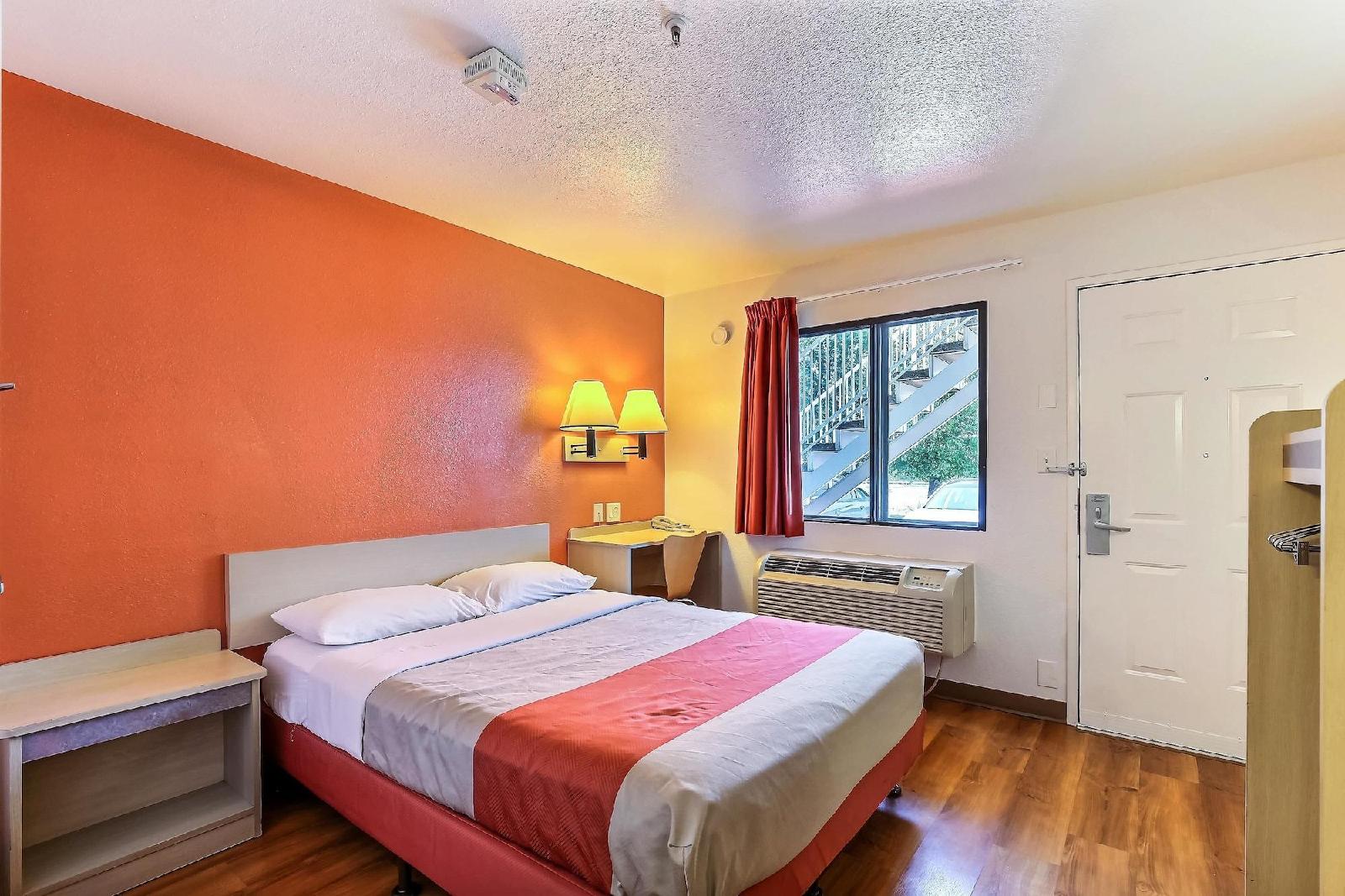 Motel 6 Pinole