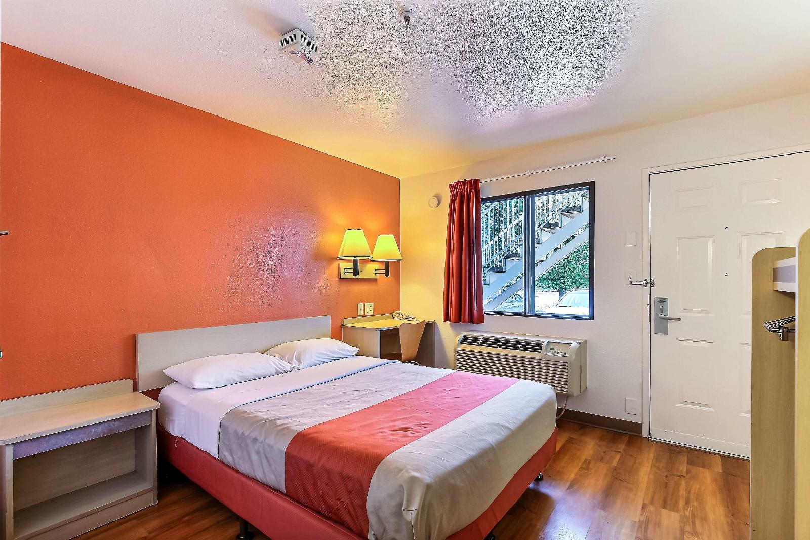 Motel 6 Pinole