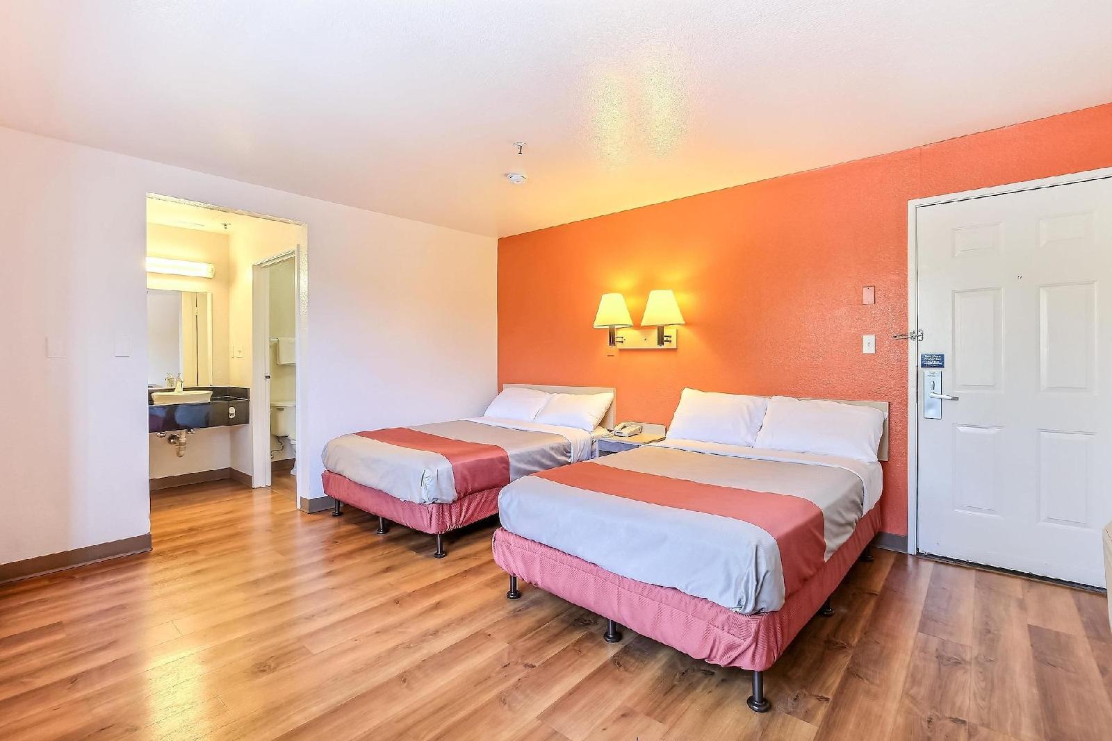 Motel 6 Pinole