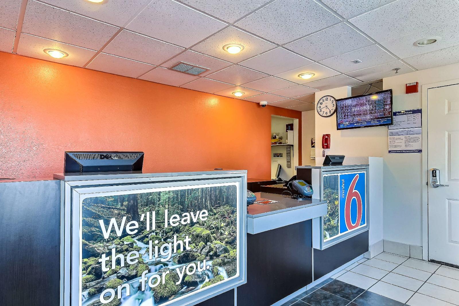 Motel 6 Pinole