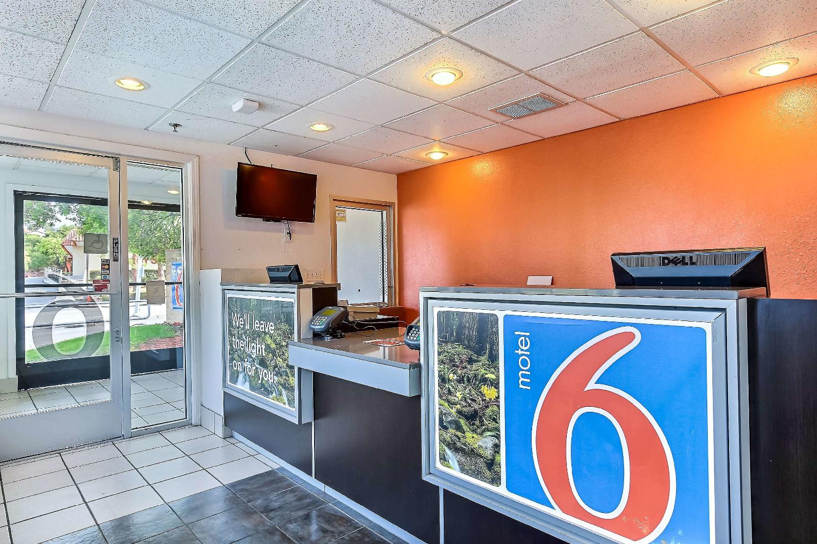 Motel 6 Pinole
