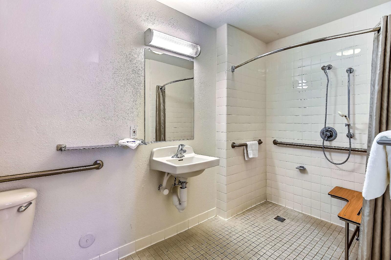 Motel 6 Pinole