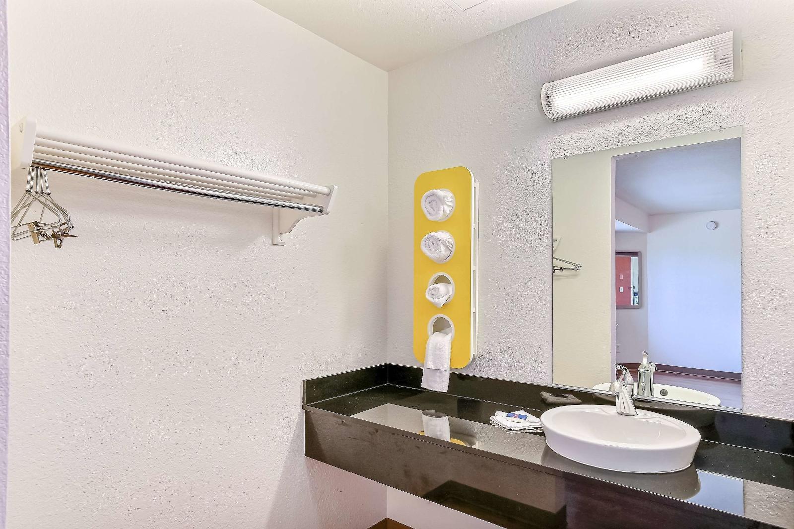 Motel 6 Pinole