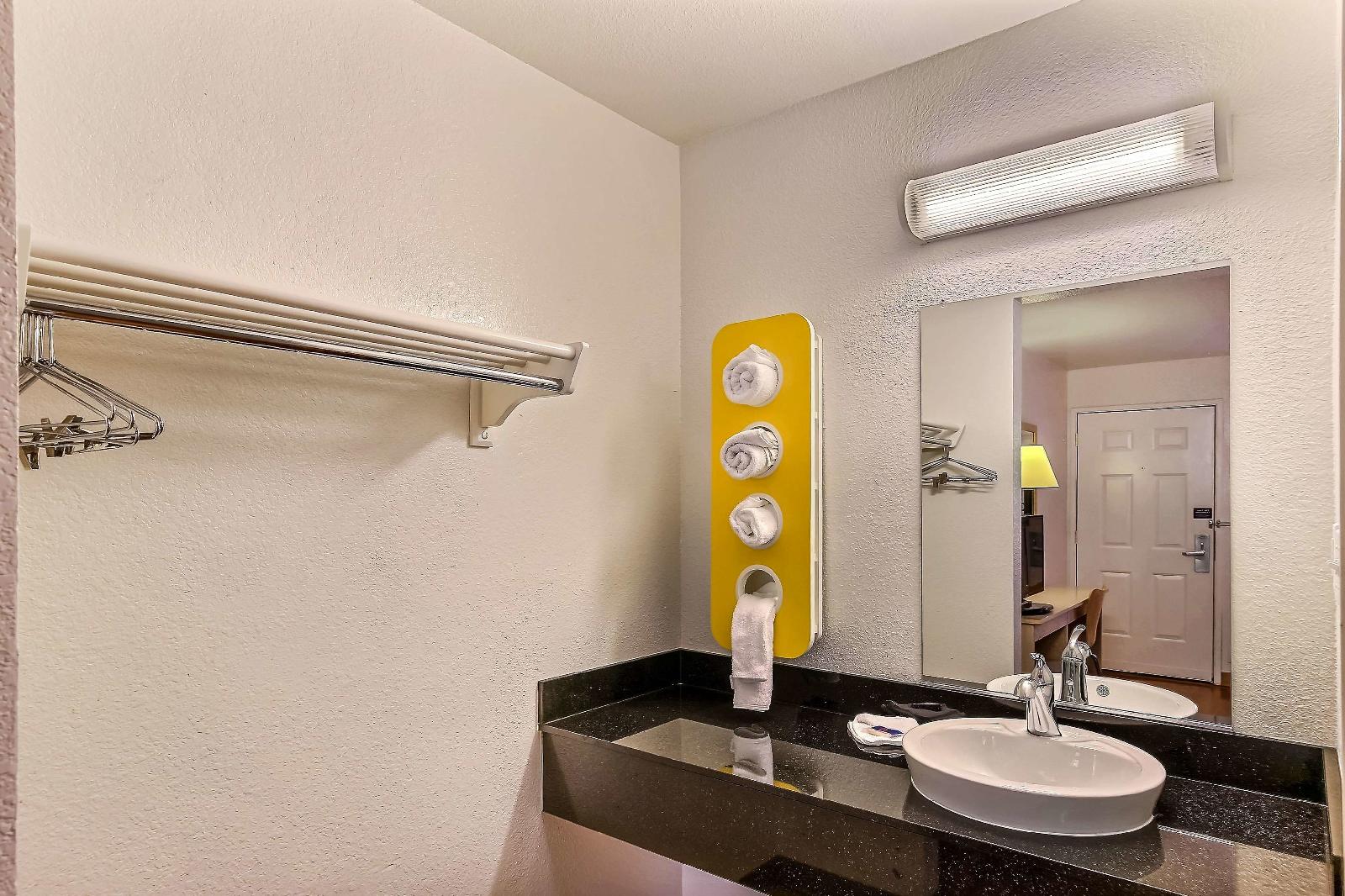 Motel 6 Pinole
