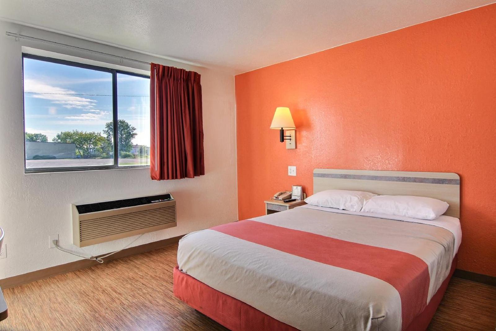 Motel 6 Fargo