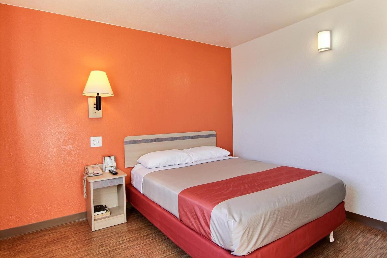 Motel 6 Fargo