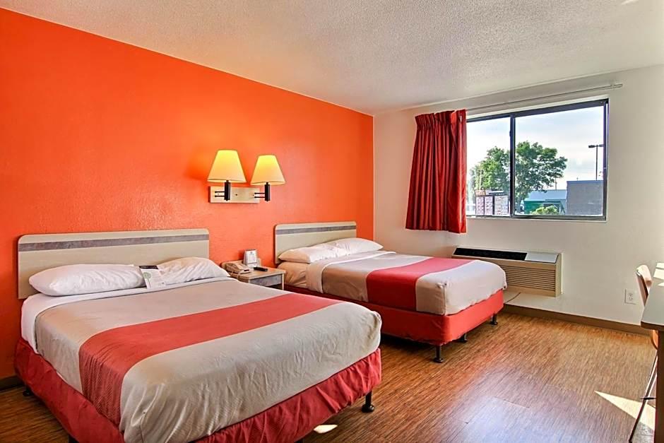 Motel 6 Fargo