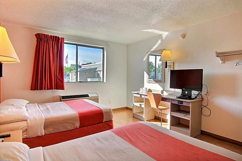 Motel 6 Fargo