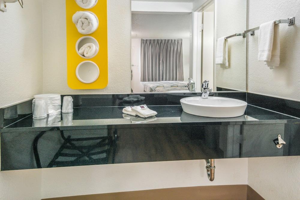 Motel 6 Dallas Irving