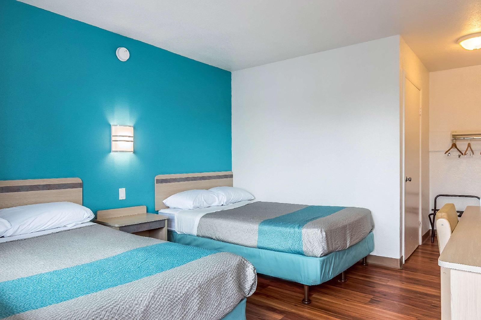 Motel 6 Janesville