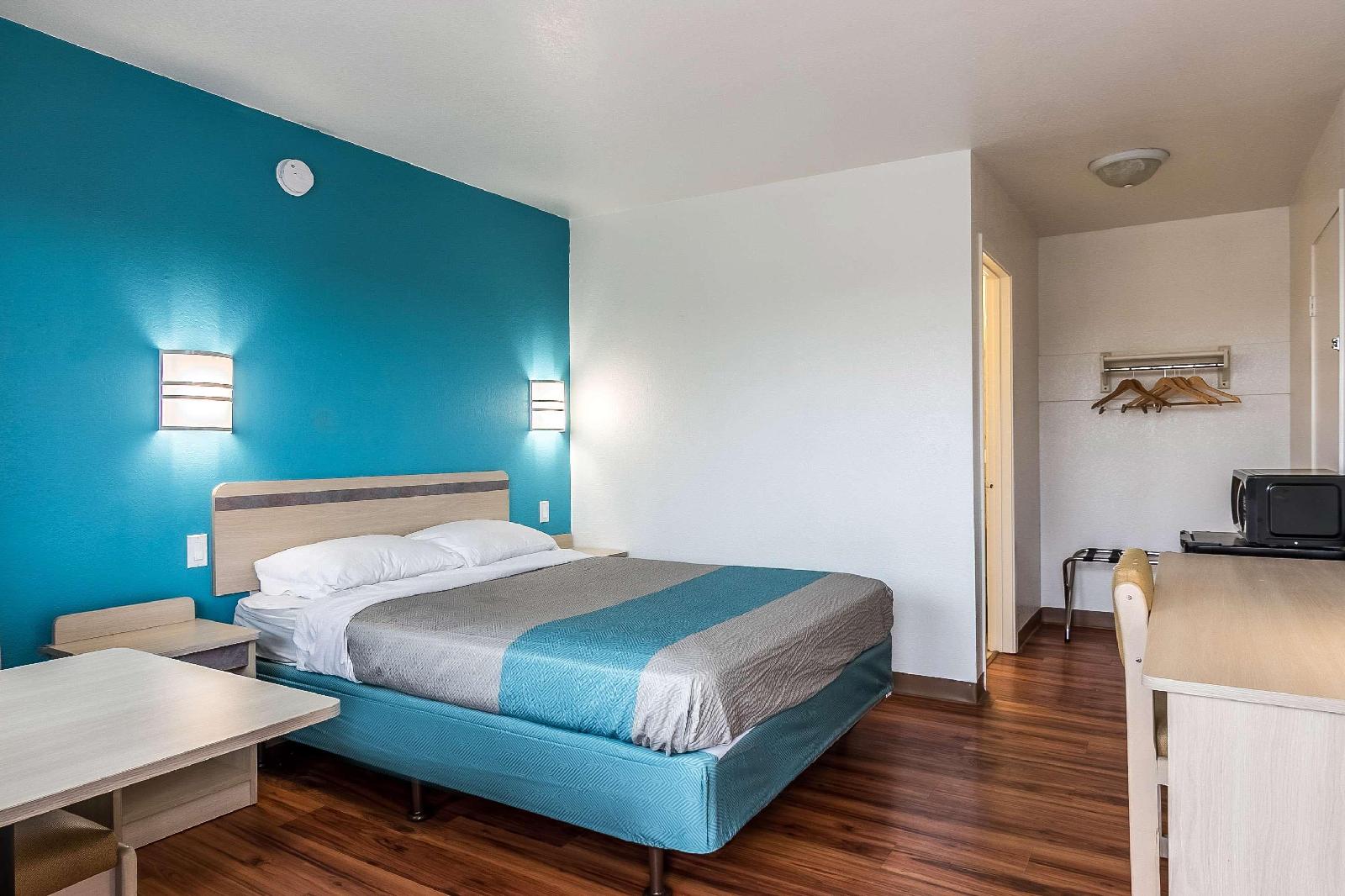 Motel 6 Janesville