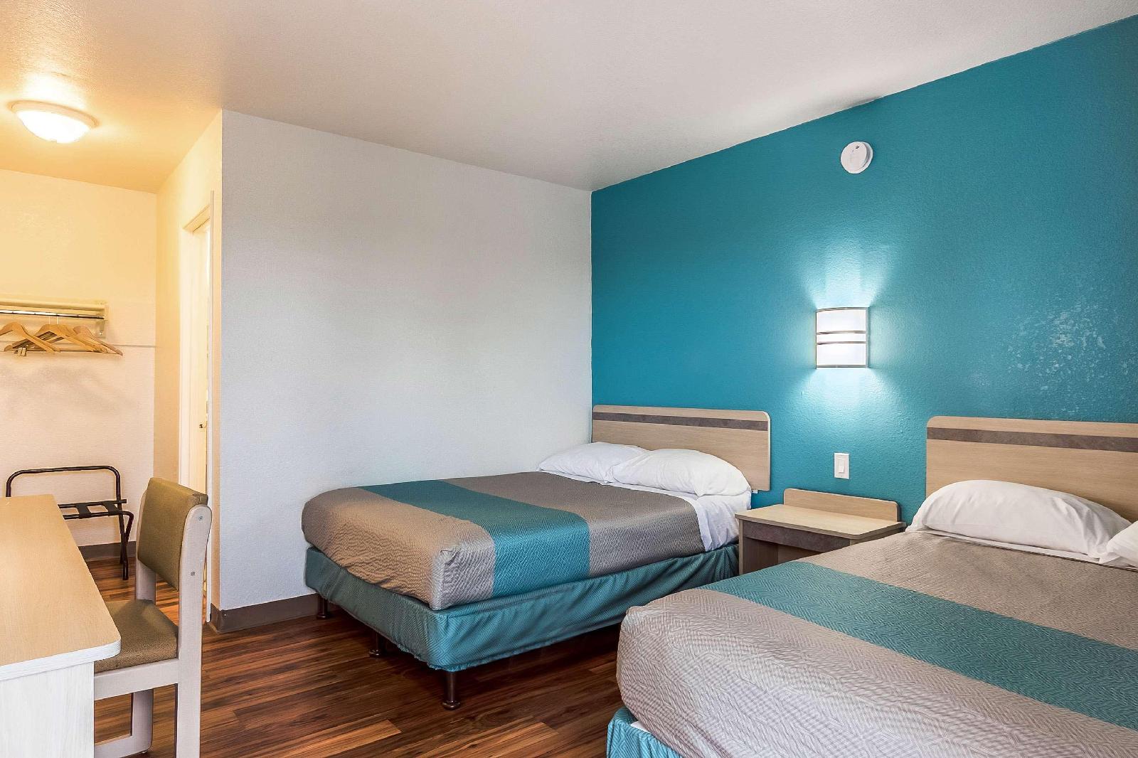 Motel 6 Janesville