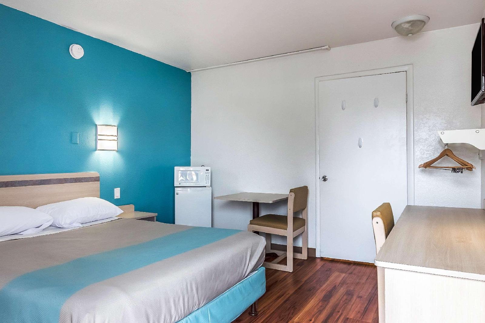 Motel 6 Janesville