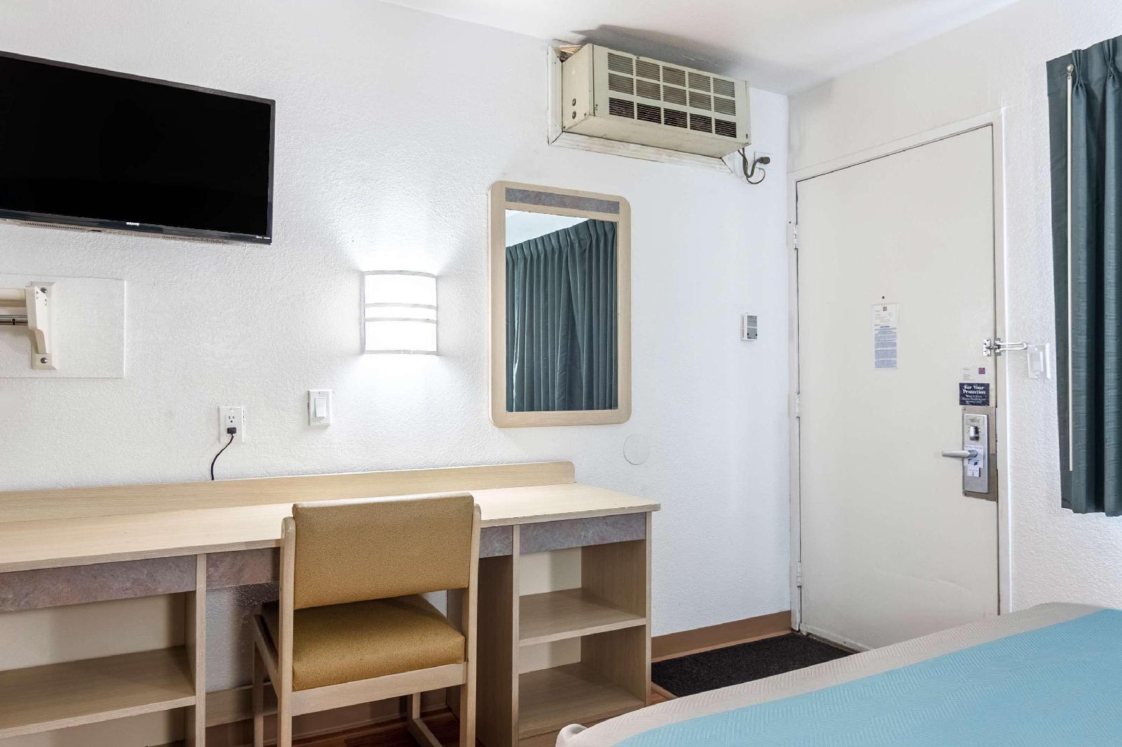 Motel 6 Janesville