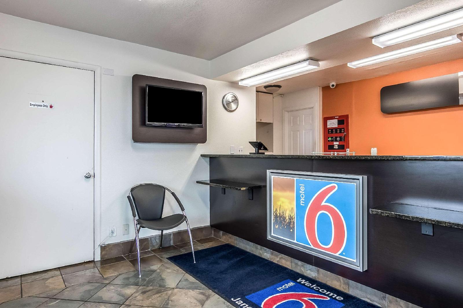 Motel 6 Janesville
