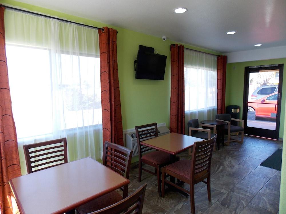 Apex Inn