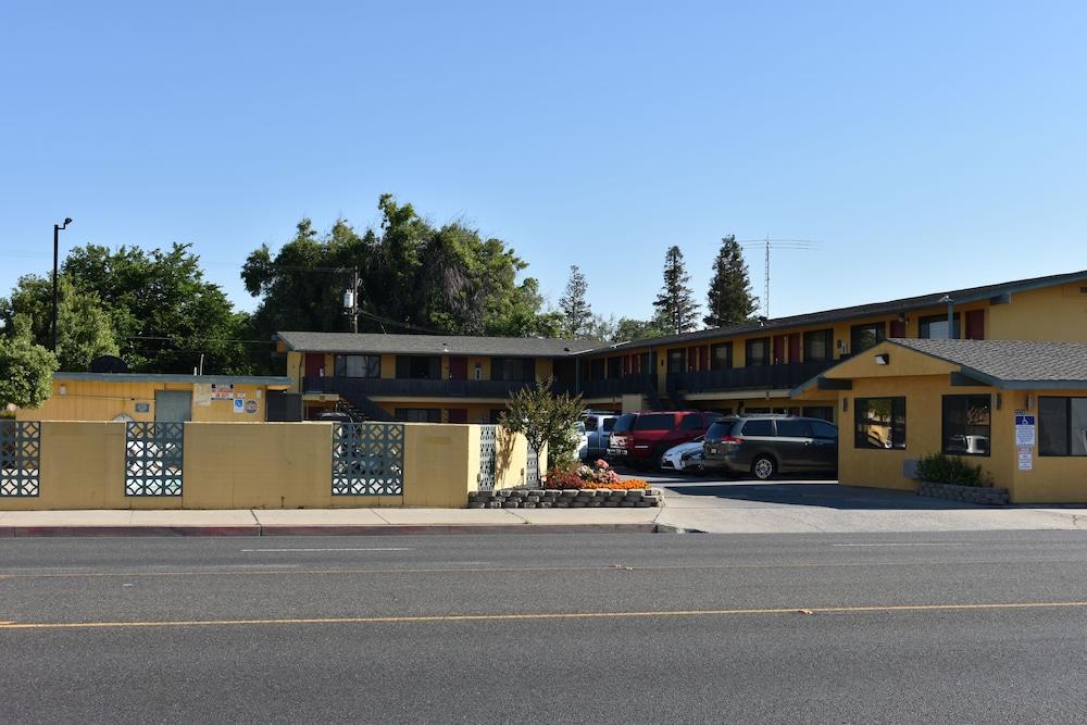 Apex Inn