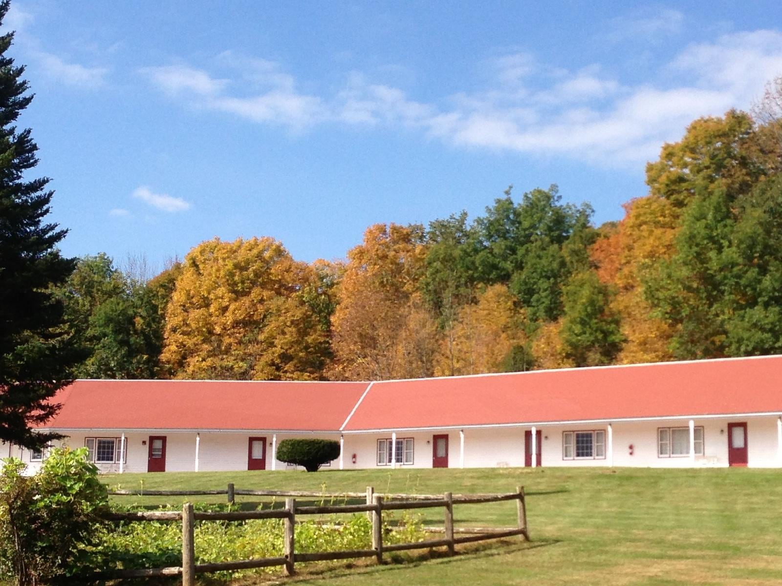 Four Winds Country Motel