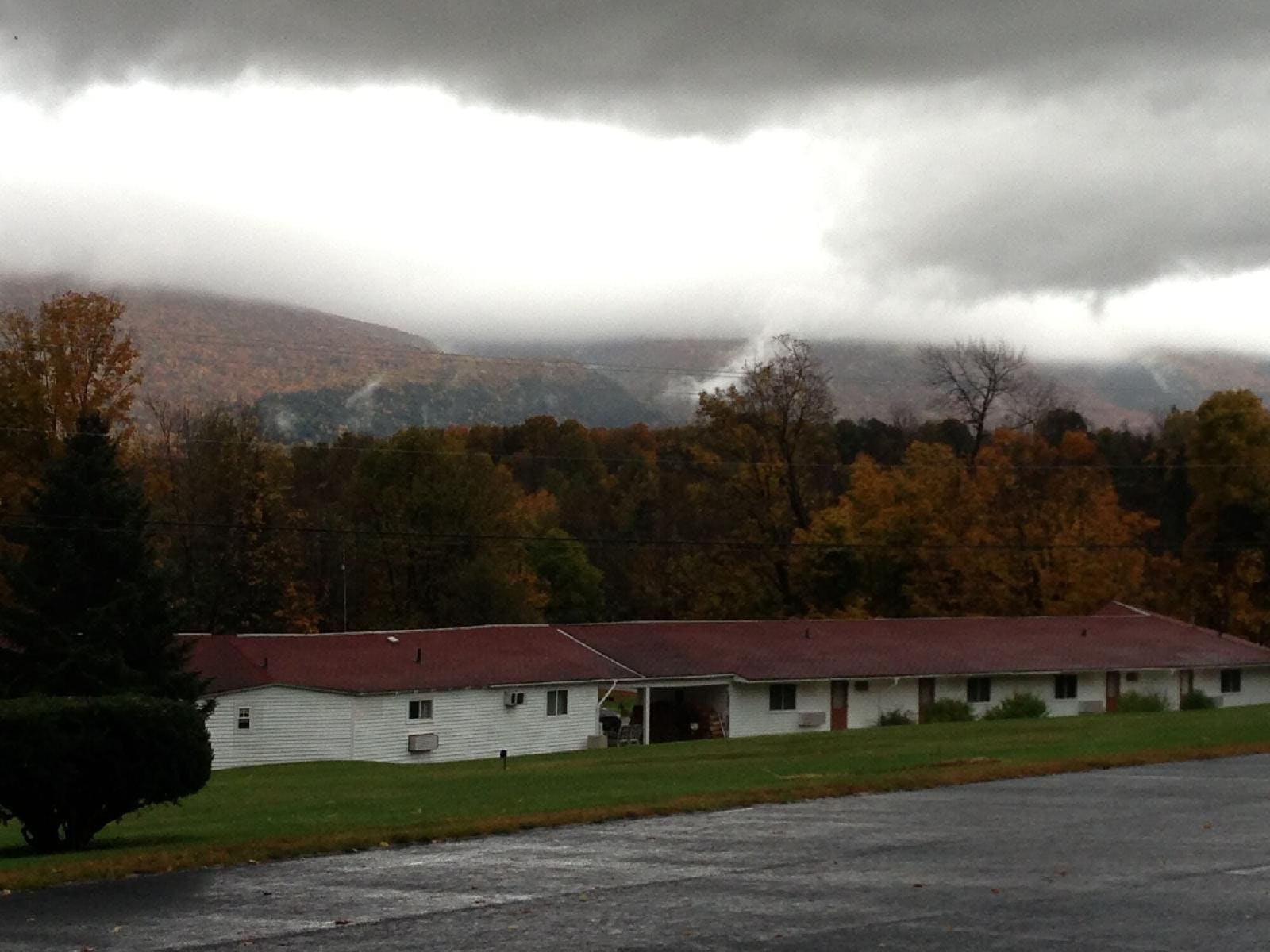 Four Winds Country Motel