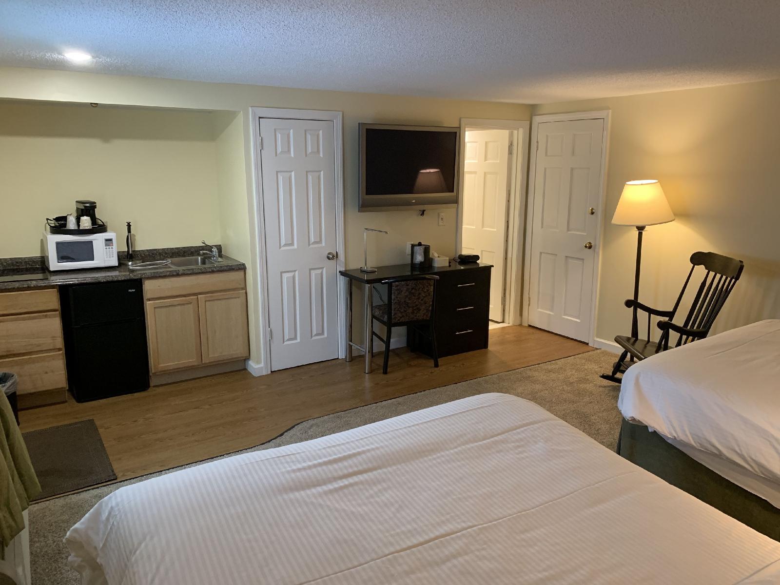 Four Winds Country Motel