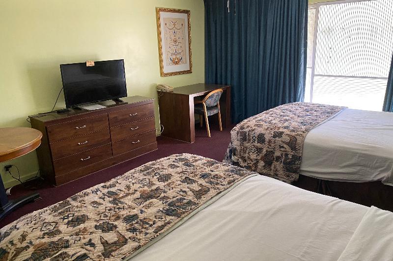 Desert Grove Inn And Suites
