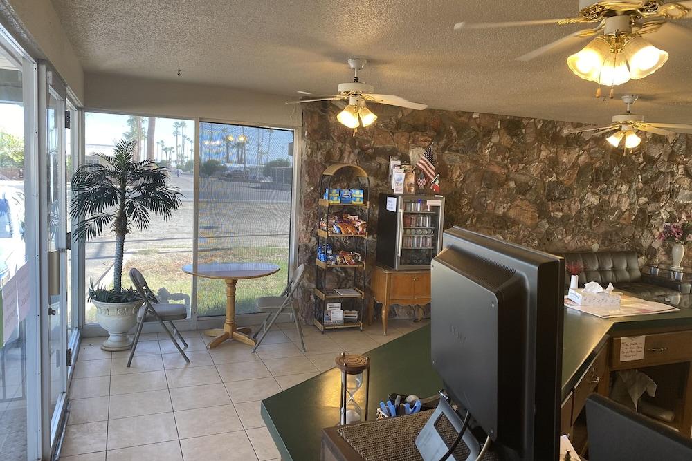 Desert Grove Inn And Suites