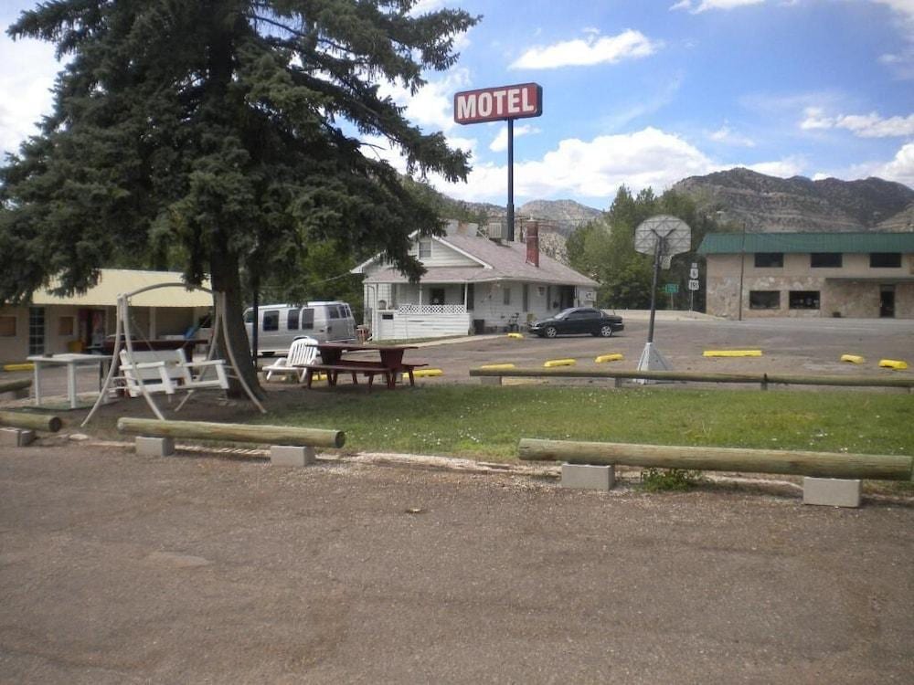 Riverside Motel