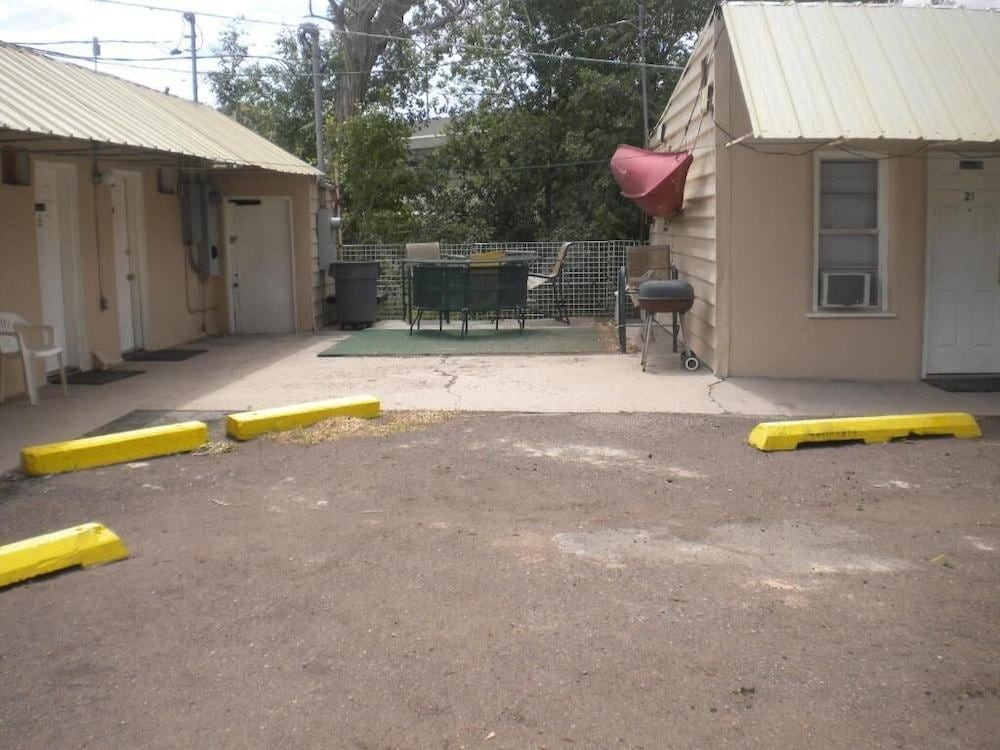 Riverside Motel